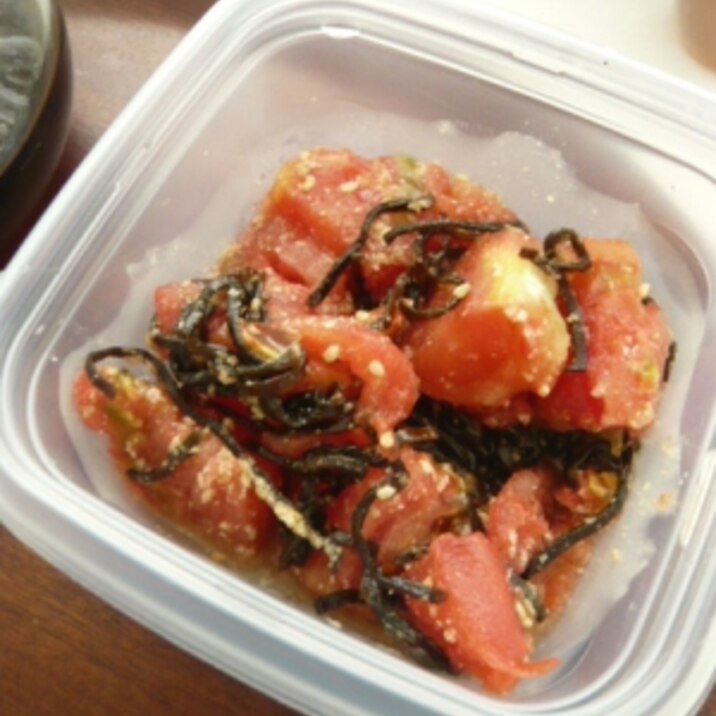 トマトと塩昆布の和え物